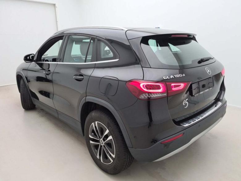 Mercedes GLA 180 d Aut. Widescreen LED CarPlay Navi 1/2 Sport-Leather KeylessStart Camera Klima PDC ... #6