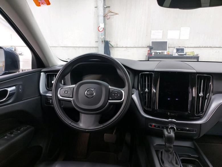 Volvo XC60 2.0 D4 Aut. Momentum Pro LED Virtual Navi Leather Klima PDC ... #3