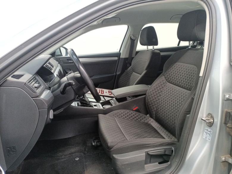 Skoda Superb 1.6 TDI Ambition Aut. LED CarPlay Navi Sport-Seats Klima ... #6