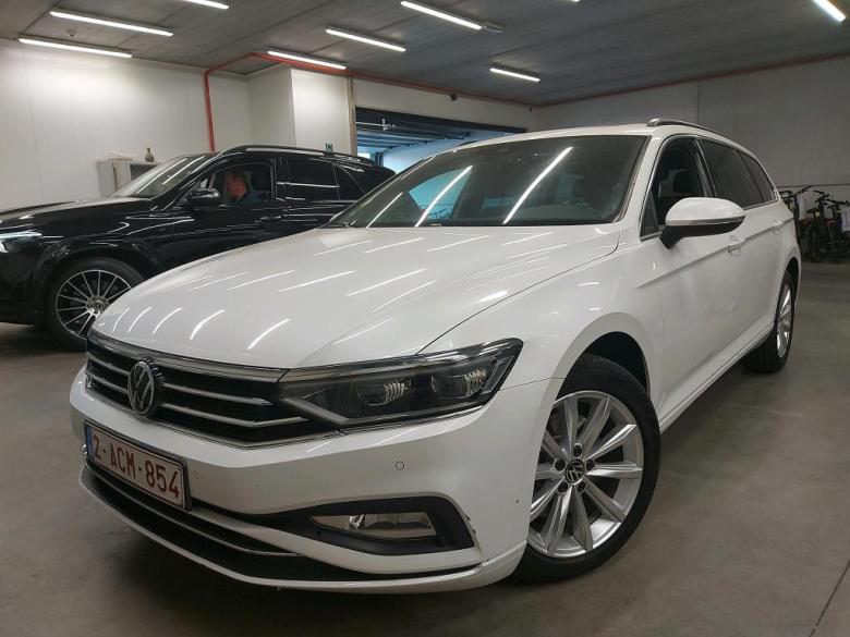 Volkswagen Passat 2.0 TDI Style Pano Aut. Virtual Matrix Sport-Seats Ambient Klima PDC ... #1