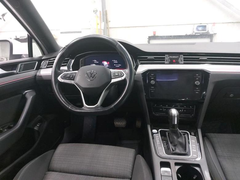 Volkswagen Passat 2.0 TDI Style Pano Aut. Virtual Matrix Sport-Seats Ambient Klima PDC ... #3